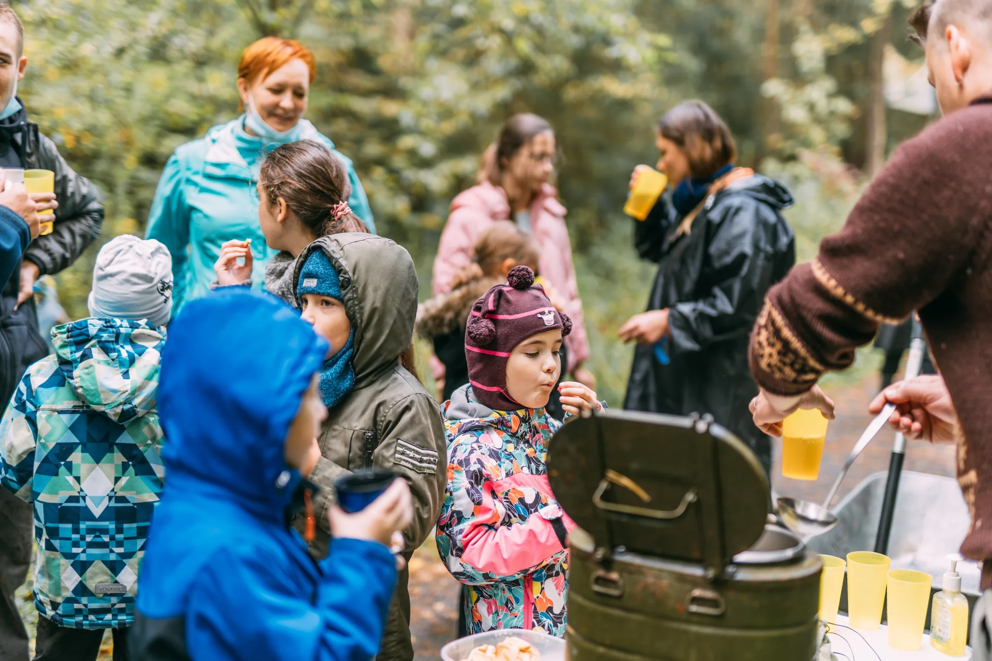 Работа волонтеров с молодыми животными